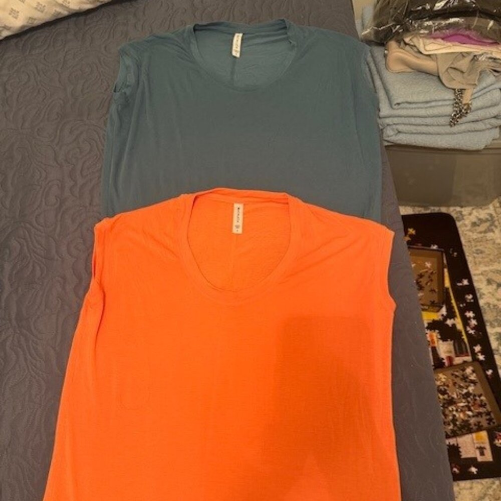 SET OF 2 LADIES ATHLETA CAUSAL PULL OVER TOPS SIZE SMALL